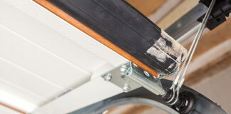 Jak wymienić uszczelki do bram garażowych