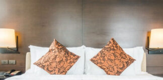 Jak dobrać narzutę na łóżko do sypialni