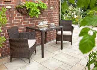 Meble z technorattanu na taras