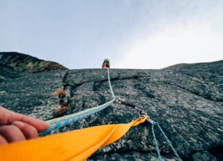 Jak zamontować karabińczyk do łańcuszka?