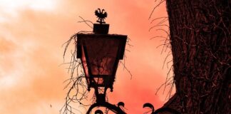 Jak przerobić kinkiet na lampę?