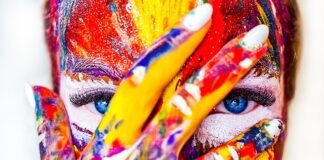 Przy jakim świetle najlepiej robić makijaż?