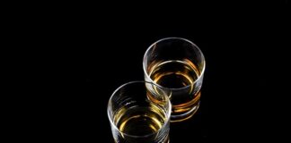 Ile może stać otwarta whiskey?