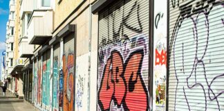 Jakie firany powiększają pokój?