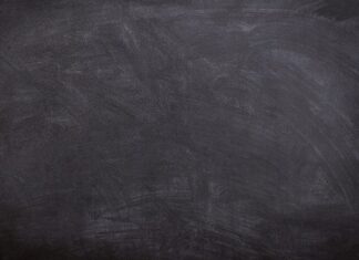 Co oznacza czarny sznurek na ręce?