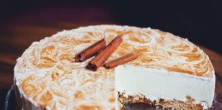 Czy sernik wkładamy do nagrzanego piekarnika?