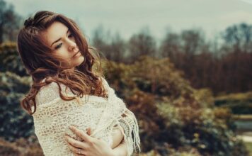 Jak usunąć włosy z kółek fotela?