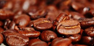 Jak długo powinno się piec sernik?