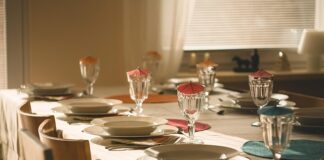 Czy modne są serwetki na meblach?