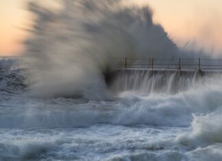 Dlaczego blat puchnie?