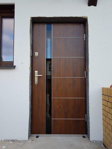 Drzwi wejściowe z montażem