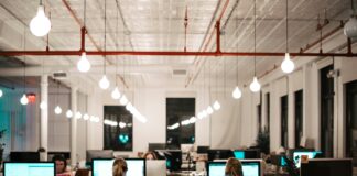 Jakie ściany akustyczne dobrze sprawdzą się w biurowych warunkach